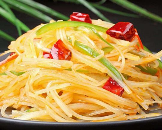 土豆絲過夜發(fā)黑了能吃嗎?用水泡的土豆絲可以放幾天