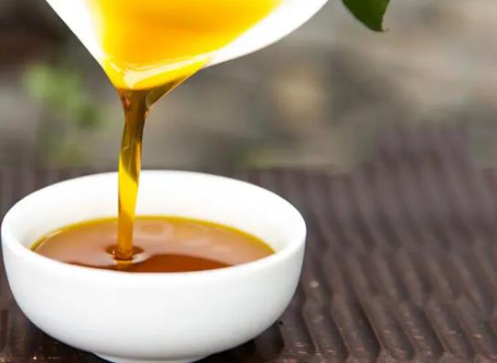 菜籽油是什么植物做的?菜籽油變成白色的還能食用嗎
