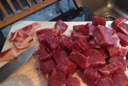 健身一天吃多少牛肉?健身吃哪個部位的牛肉好呢?
