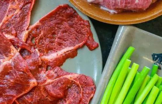 火鍋牛肉哪個(gè)部位最好吃?新鮮牛肉可以直接涮火鍋嗎?