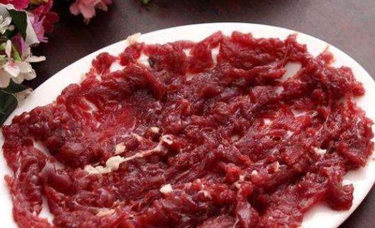 牛肉上有綠色熒光正常嗎?生牛肉變綠了還能吃嗎?