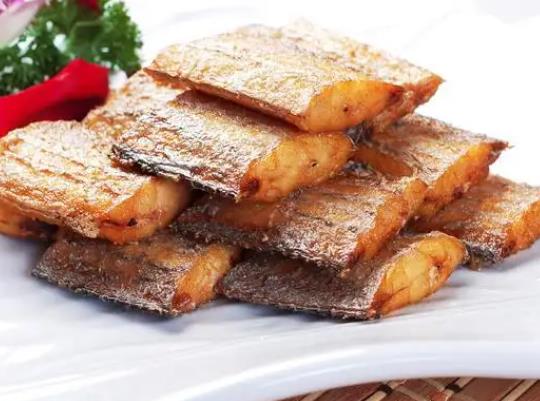 怎么挑選帶魚(yú)好不好?怎么樣洗帶魚(yú)身上銀色