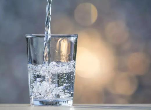 堿性水是蘇打水嗎?堿性水燒開了喝對身體有害嗎