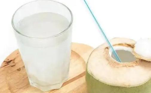 椰子水有點酸正常嗎 椰子水含糖量高嗎
