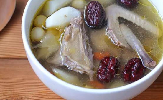 喝鴿子湯的注意事項(xiàng)有什么?鴿子湯適合放什么食材?