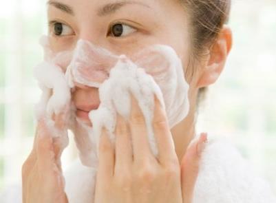 錯誤保養(yǎng)壞習(xí)慣:5種毀容舉動比別人老得快
