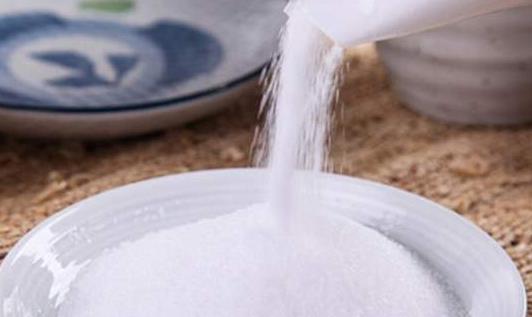 鹽水洗臉需要注意什么?鹽水洗臉有哪些好處?