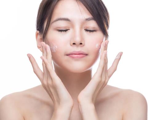 臉容易出油就是油皮嗎?油皮怎么補(bǔ)足水分?