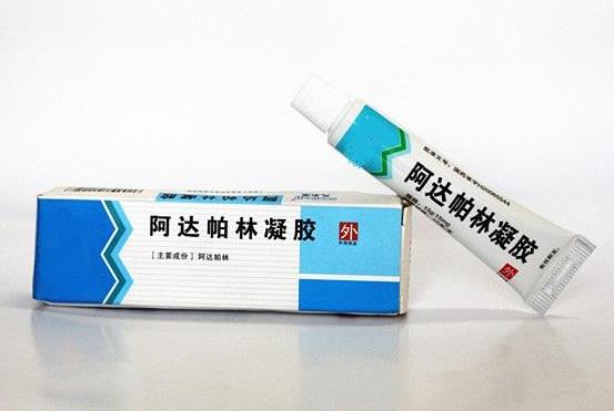 用阿達(dá)帕林凝膠會(huì)爆痘嗎?涂阿達(dá)帕林臉脫皮怎么辦?