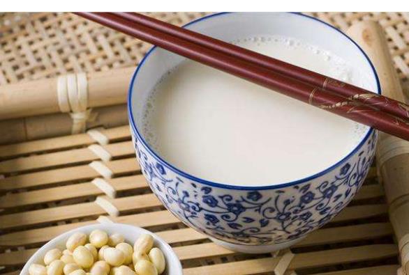 喝豆?jié){讓你變的更美麗健康 豆?jié){對(duì)養(yǎng)膚有好處