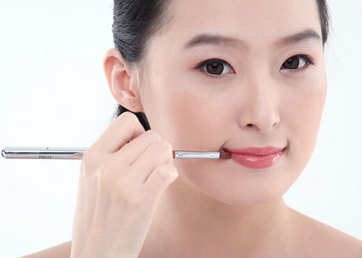 嘴唇脫皮是什么原因?如何預(yù)防嘴唇脫皮?