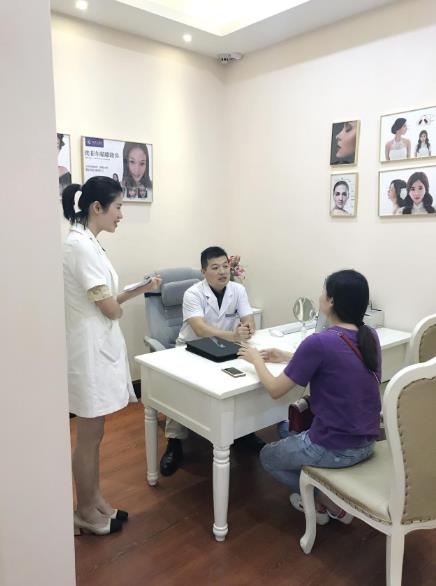 廈門臉博士整形醫(yī)院可信嗎 拉斯鼻整形修復(fù)技術(shù)免費拯救了這個無鼻小孩