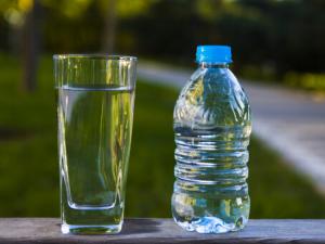 常喝礦泉水好嗎？常喝礦泉水可以防老癡