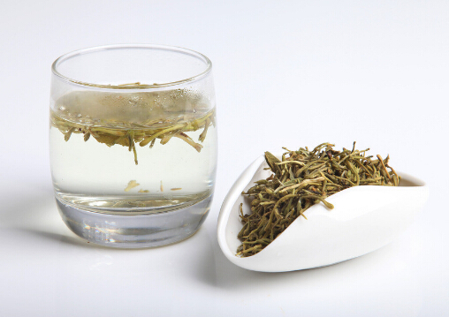 嗓子干癢喝金銀花茶-潤(rùn)喉糖不宜長(zhǎng)期食用