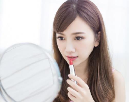 為什么會(huì)長(zhǎng)唇部皰疹 長(zhǎng)唇部皰疹該怎么辦