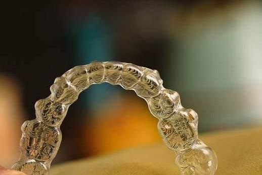 長(zhǎng)沙現(xiàn)在做全隱形矯正現(xiàn)在大概要多少錢(qián)?