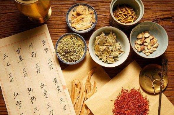 三伏貼是當(dāng)天忌口還是整個(gè)三伏天里都忌口?貼三伏貼要忌口什么