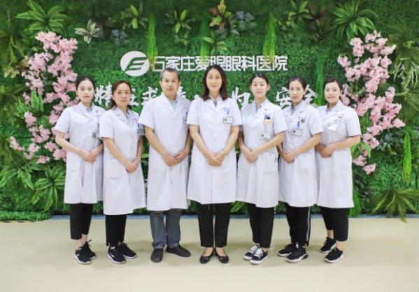 魏玲-她是近視手術(shù)專家,親自為女兒做了手術(shù)