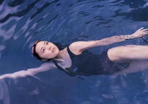 女生一周游幾次泳好?女生游泳的注意事項