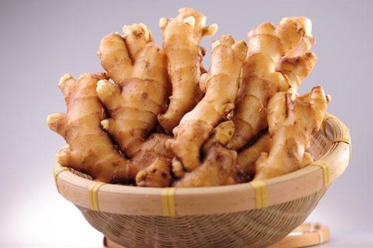 生姜擦腳底有什么好處?生姜能生發(fā)是真的嗎?