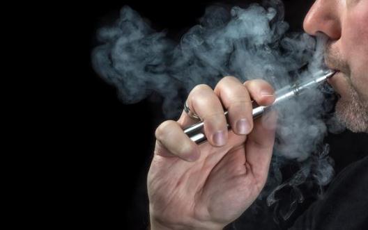 電子煙不吸進(jìn)肺里有害嗎 電子煙和真煙哪個(gè)傷肺