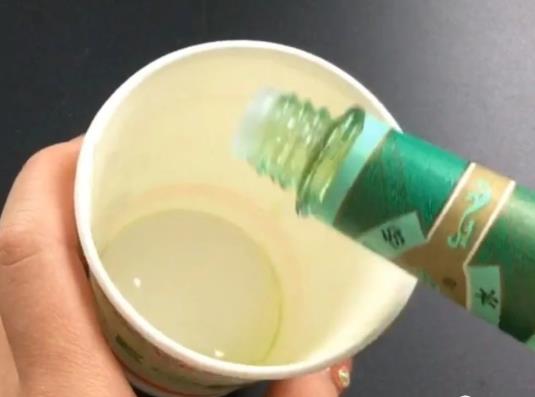 花露水噴傷口會(huì)痛嗎?花露水噴在傷口里邊有事嗎?