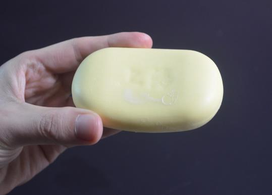 有頭皮屑用洗硫磺皂效果好嗎?硫磺皂適合多大的人用?