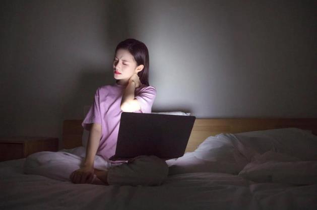 氨糖軟骨素鈣片的作用是什么?辦公久坐脖子酸吃它包你滿意