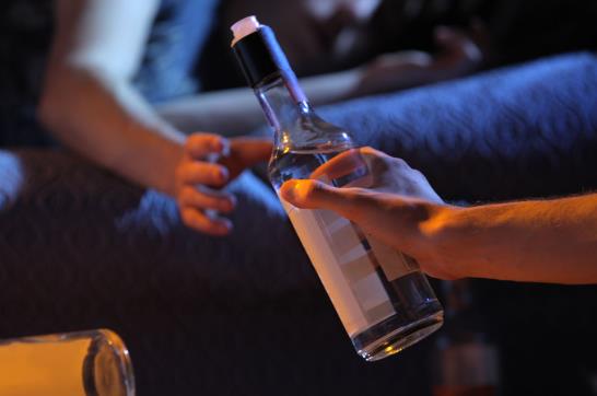 喝酒后四肢無力發(fā)麻怎么辦?喝酒解酒慢為什么?