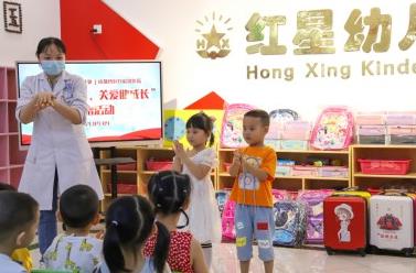 情暖開學(xué)季,關(guān)愛助成長-成都博潤開展愛心捐贈活動