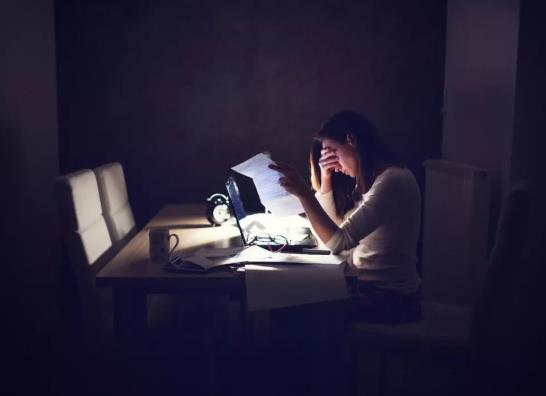 長(zhǎng)期熬夜突然正常作息內(nèi)分泌會(huì)紊亂嗎?長(zhǎng)期熬夜突然正常作息影響月經(jīng)嗎