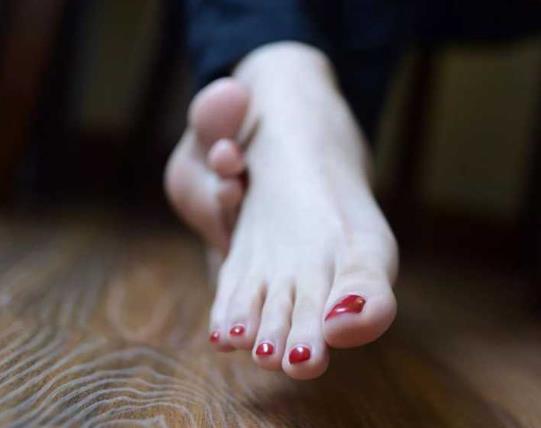 扁平足的危害有哪些?扁平足是天生的還是后天造成的
