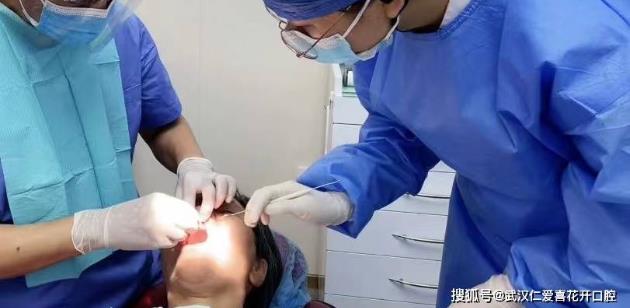 武漢口腔醫(yī)院修復案例像種植牙一樣“穩(wěn)固”的活動假牙
