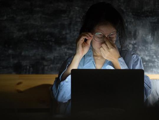 連續(xù)熬夜5年如何補救?熬夜時心臟忽然咯噔一下有危險嗎