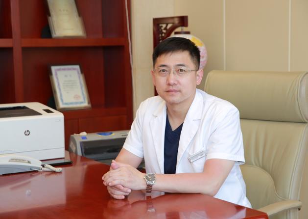 國(guó)內(nèi)最好的面部吸脂填充專家劉靖濤算不算?想找他做自體脂肪面部填充!