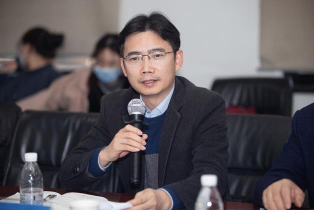杭州市整形美容行業(yè)協(xié)會積極開展征詢工作,杭州市一主任醫(yī)師張菊芳主持會議