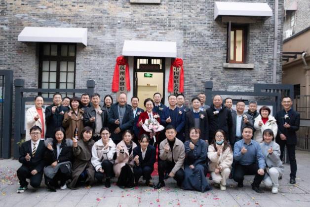 杭州市整形美容行業(yè)協(xié)會積極開展征詢工作,杭州市一主任醫(yī)師張菊芳主持會議