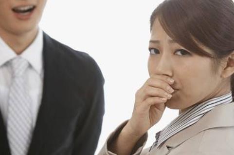 引起口臭有哪些原因 如何通過(guò)口臭辨別疾病
