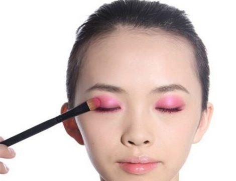 化妝瘦臉的技巧是什么 如何畫好彩妝