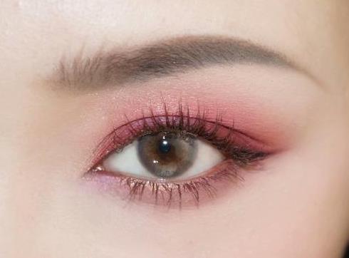 美瞳會(huì)滑到眼睛后面嗎?美瞳著色直徑多大有擴(kuò)瞳效果