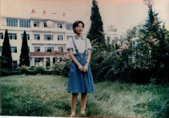 中國(guó)美女小神童何碧玉 14歲高考900分 當(dāng)高考狀元上清華