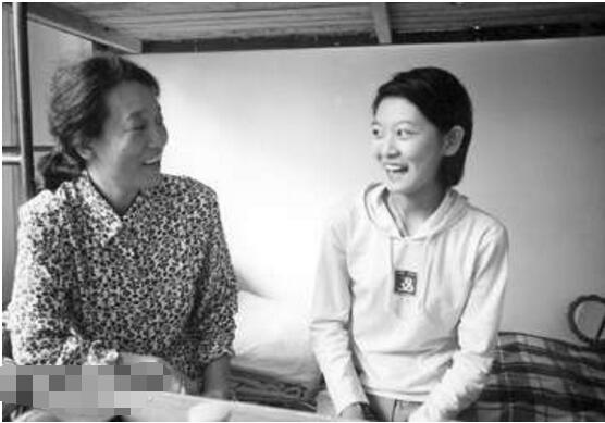 中國(guó)美女小神童何碧玉 14歲高考900分 當(dāng)高考狀元上清華