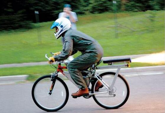 世界上最快的自行車 時(shí)速333公里 比高級(jí)跑車還快!