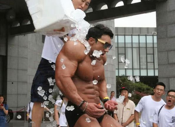 黃哲勛2.jpg