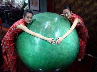 世界上最大的夜明珠2.jpg