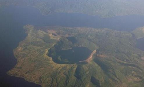 世界上最矮的活火山,塔爾火山相對(duì)高度僅200米