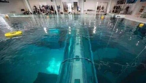 世界最深游泳池,水深40米,相當于十幾層樓你敢游嗎?