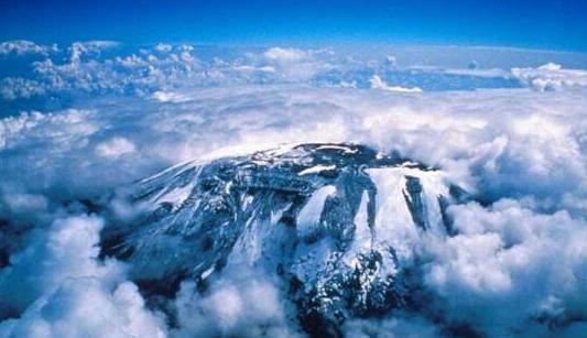 非洲最高的山脈 乞力馬扎羅山海拔5895米
