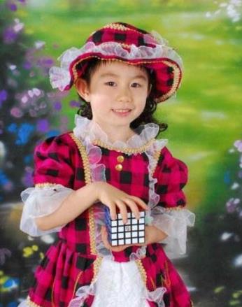 世界上最年輕的魔方復原者 中國謝恩希3歲零4個月