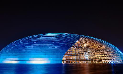 世界上最大的穹頂建筑 中國國家大劇院南北方向短軸長度為143.64米